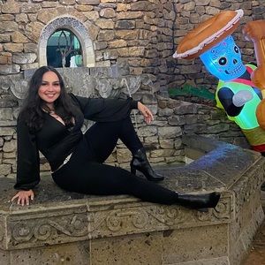 Meet your Posher, Lee